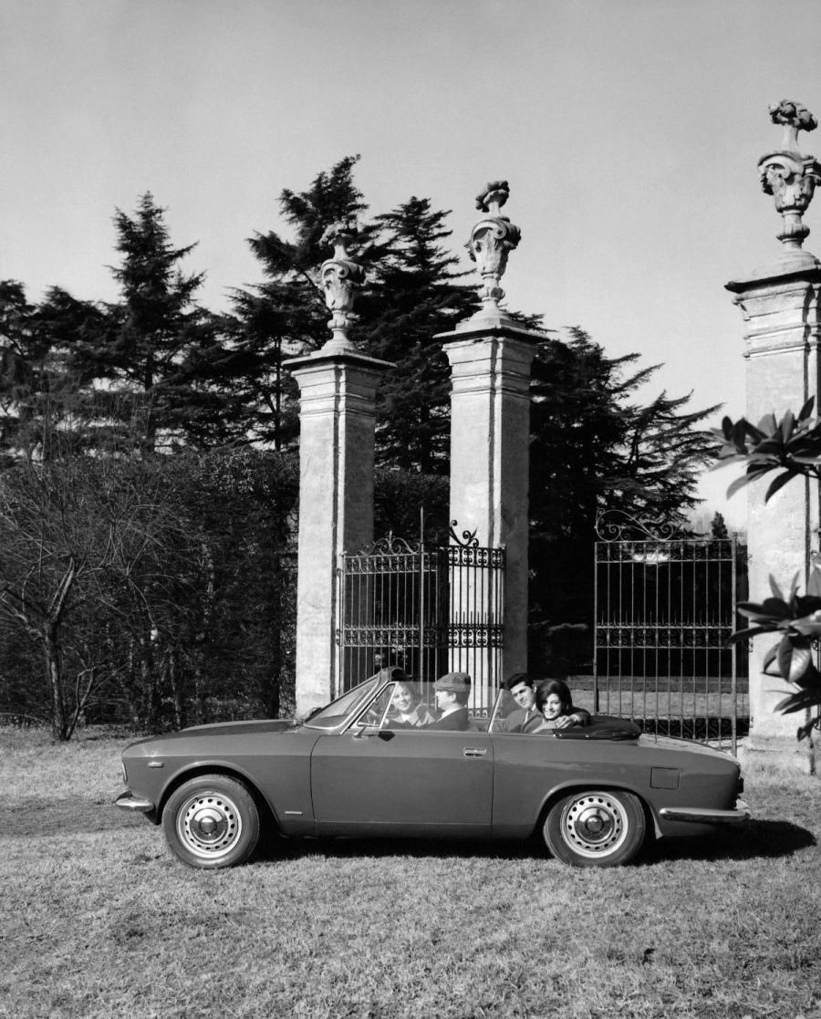  Alfa Romeo Giulia GTC (105.25) 1964 года  (фото 3 из 16)
